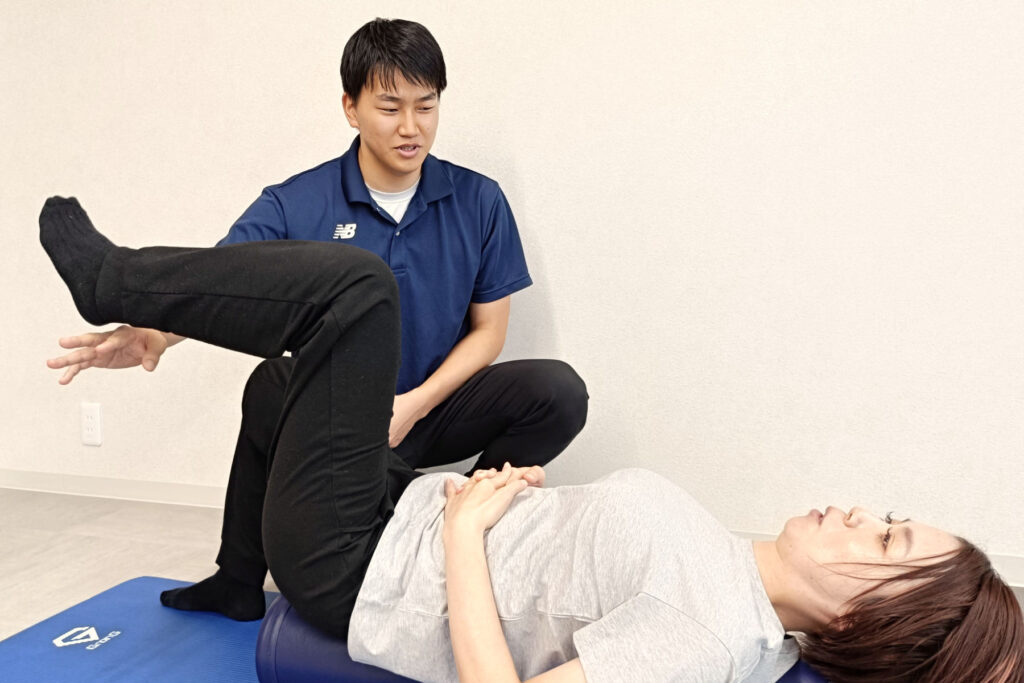 下肢の運動指導の様子